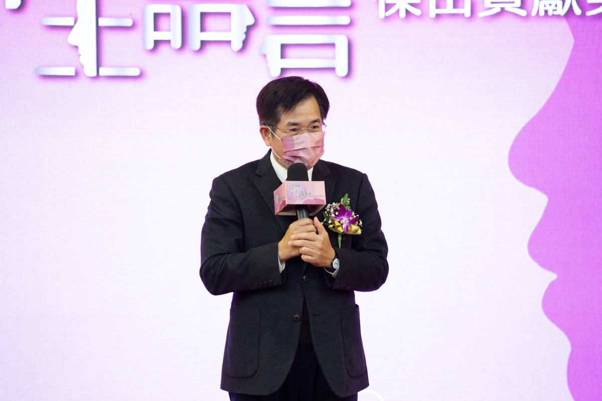 教育部部長潘文忠特別以他的母語台語致詞