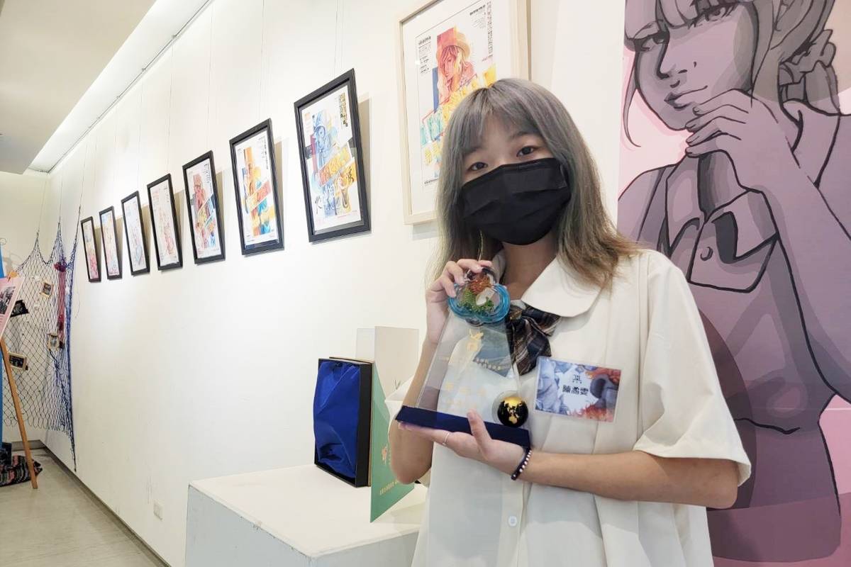 臺東高商陳矞雯獲得全國商業類科學生技藝競賽金手獎，將來希望透過設計創意讓更多人看見臺東的故事。
