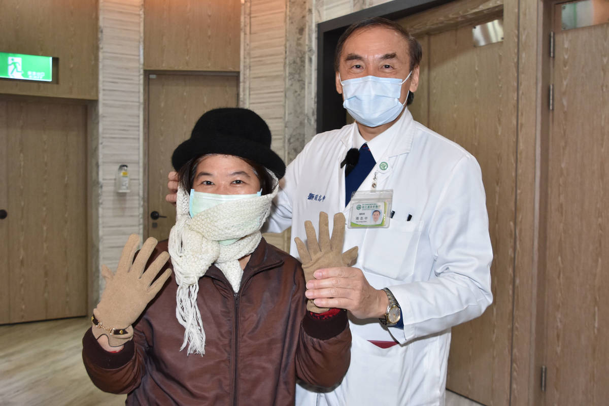 彰基副院長周志中醫師提醒，老年人、慢性病患者，務必要強化頭頸和手腳保暖措施，按時服藥。