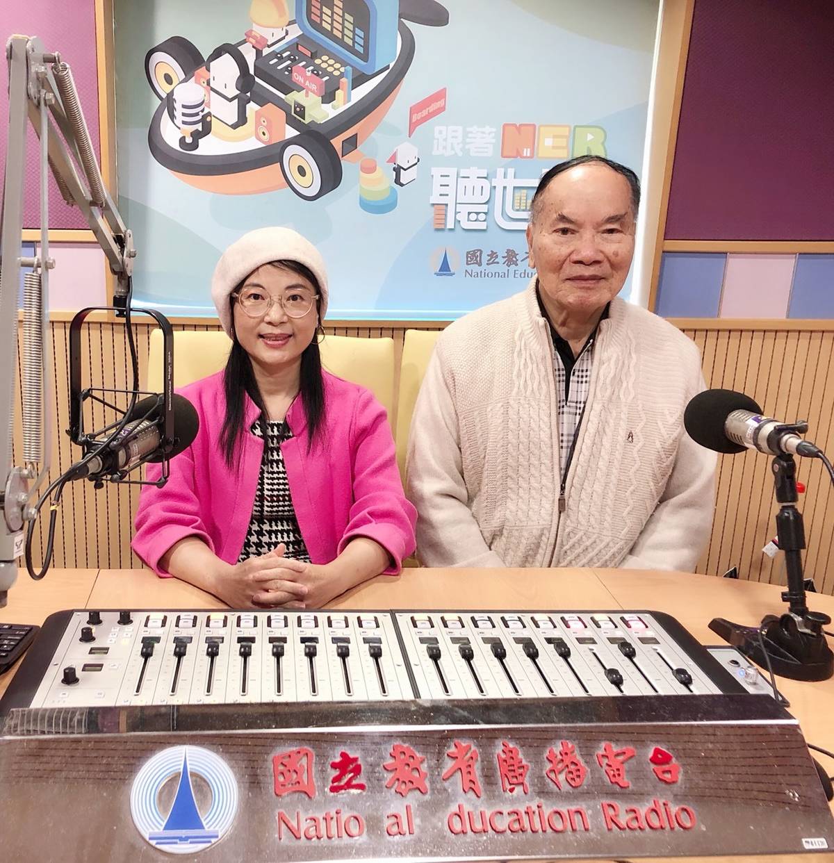 香香主持人和林享能主委合照