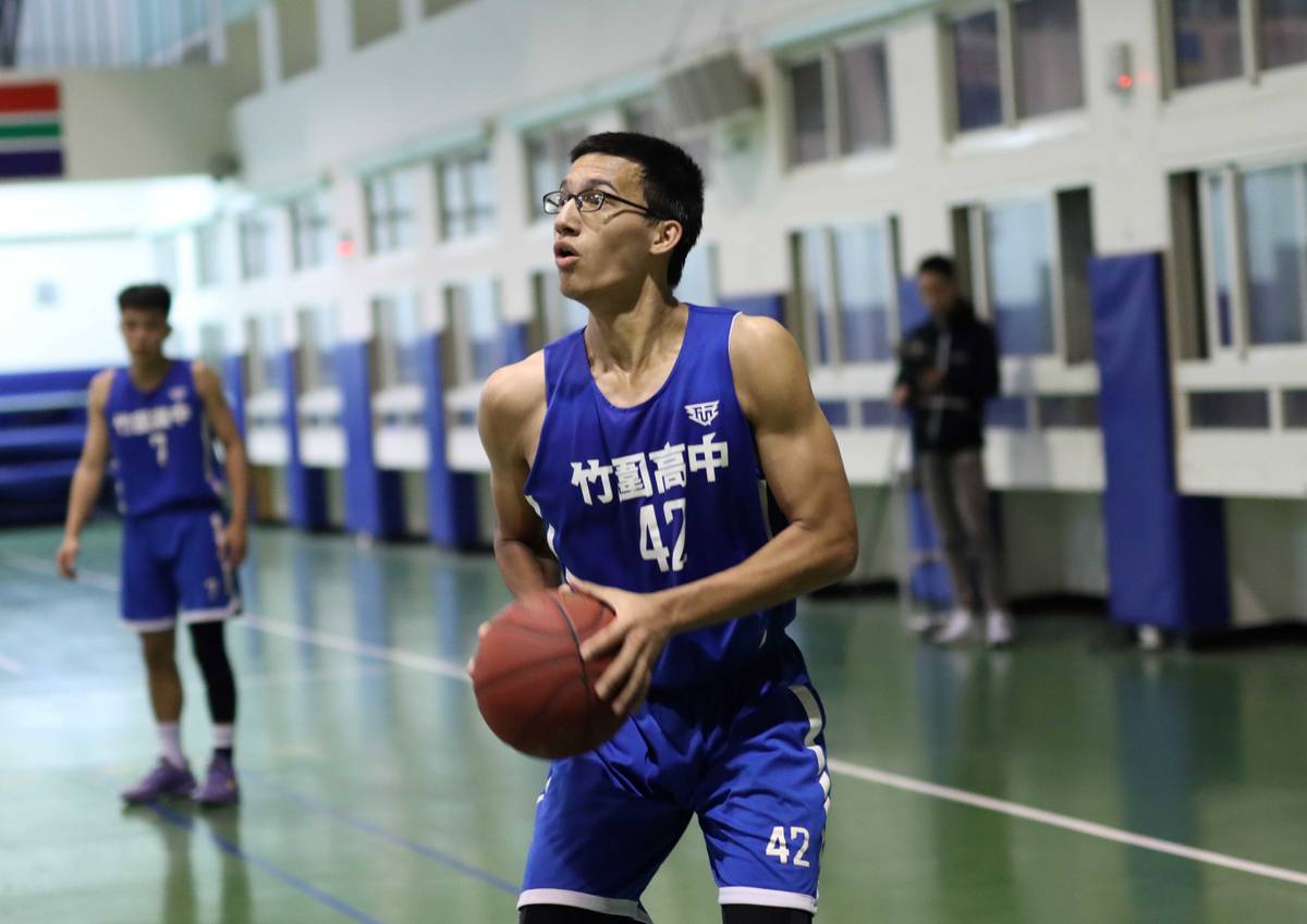 學測成績公告，新北在地就學學子表現出色(圖為竹圍高中艾威朋)