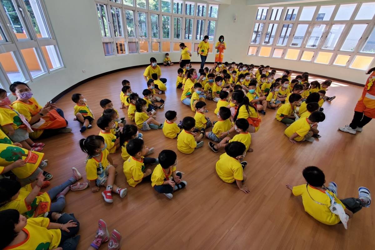 基隆武崙非營利幼兒園室內活動室，讓幼兒在多雨的基隆不受天候影響從事肢體活動