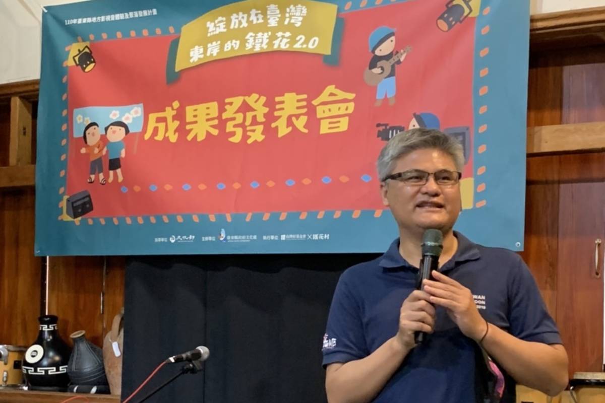 臺東縣文化處處長顏志光現場表演阿美族歌謠