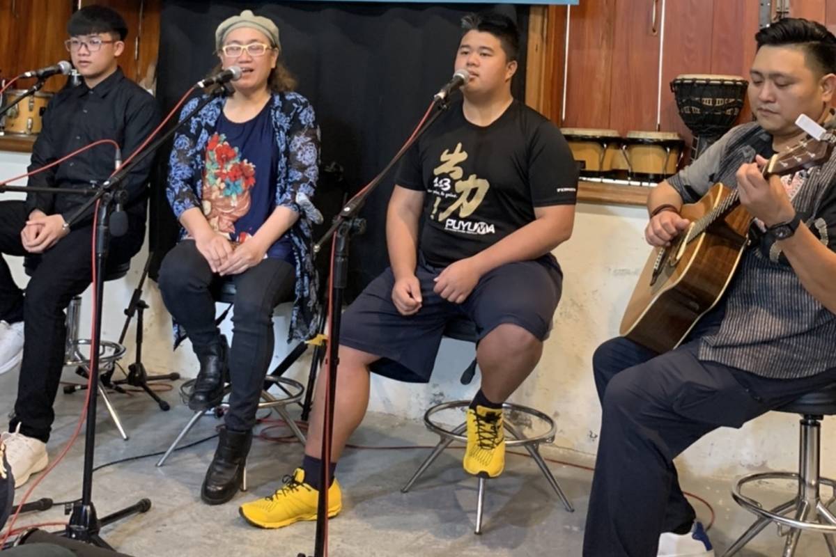 以阿美族語創作的母子3人檔(母親為昔日奧運跆拳培訓選手)