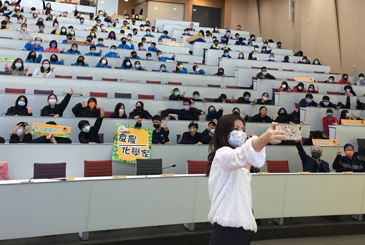 臺灣傑出女科學家新秀獎得主陳韻如與學生分享