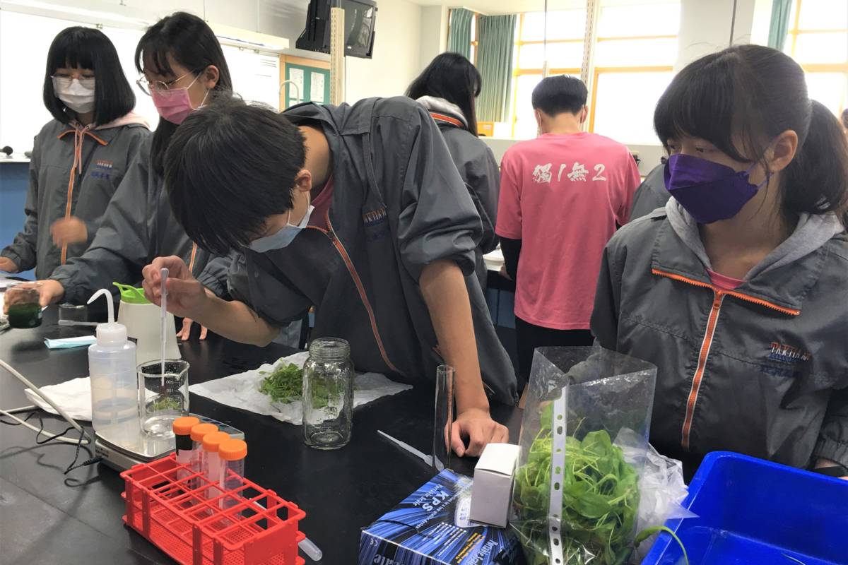學生實驗中也體會耕種所需付出大量心力