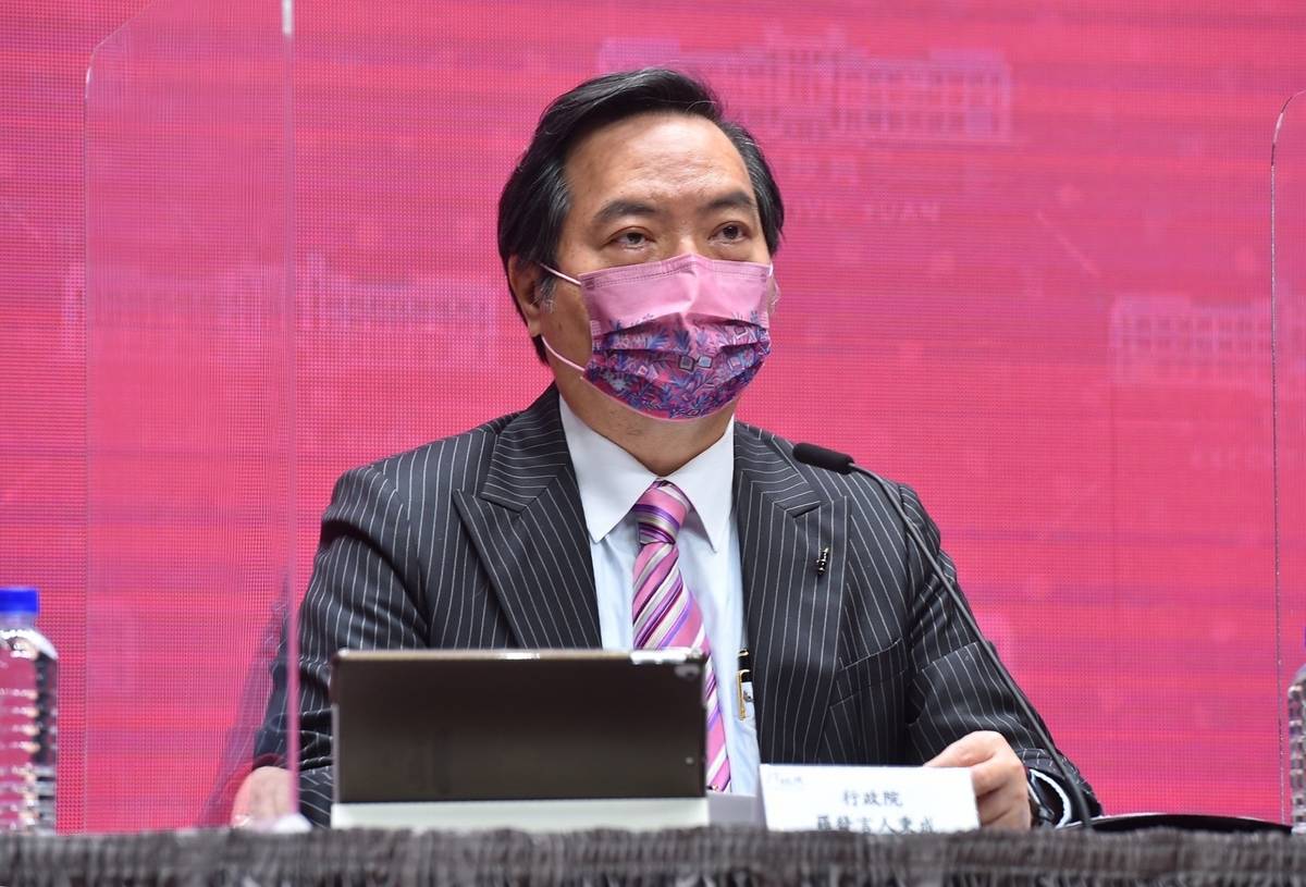 行政院通過性暴力犯罪防治四法修正案 ，行政院發言人羅秉成主持記者會說明。(行政院提供)