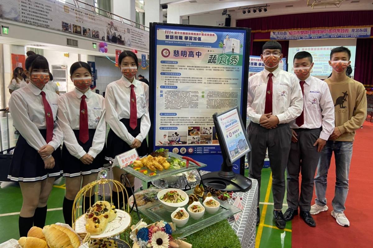 慈明高中的攤位主題為「蔬食秀」（圖源：臺中市政府）