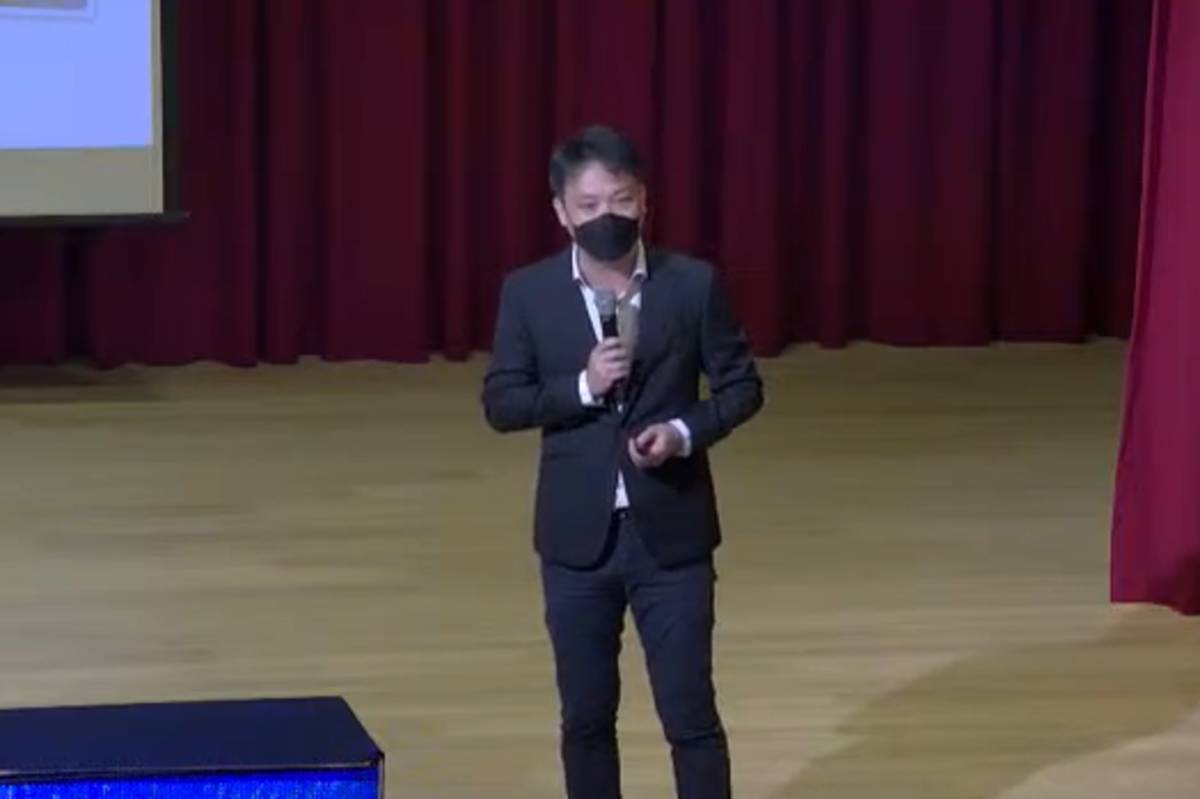 臺北市教育局資訊教育科陳秉熙科長說明《臺北市智慧與資訊科技教育白皮書》4大策略