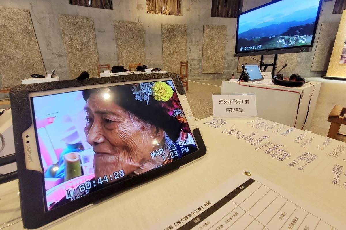 臺東南王部落影像工作者呂育芸，生前記錄下許多部落中佩戴花環的美麗身影。