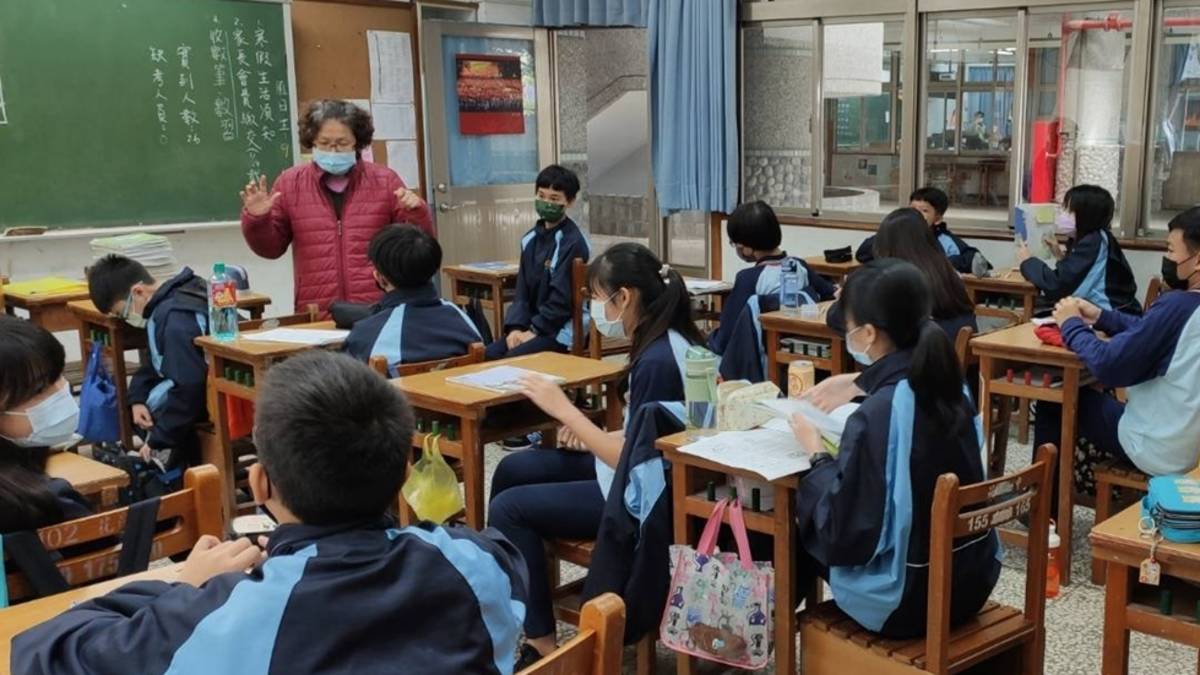 簡老師上課生動活潑