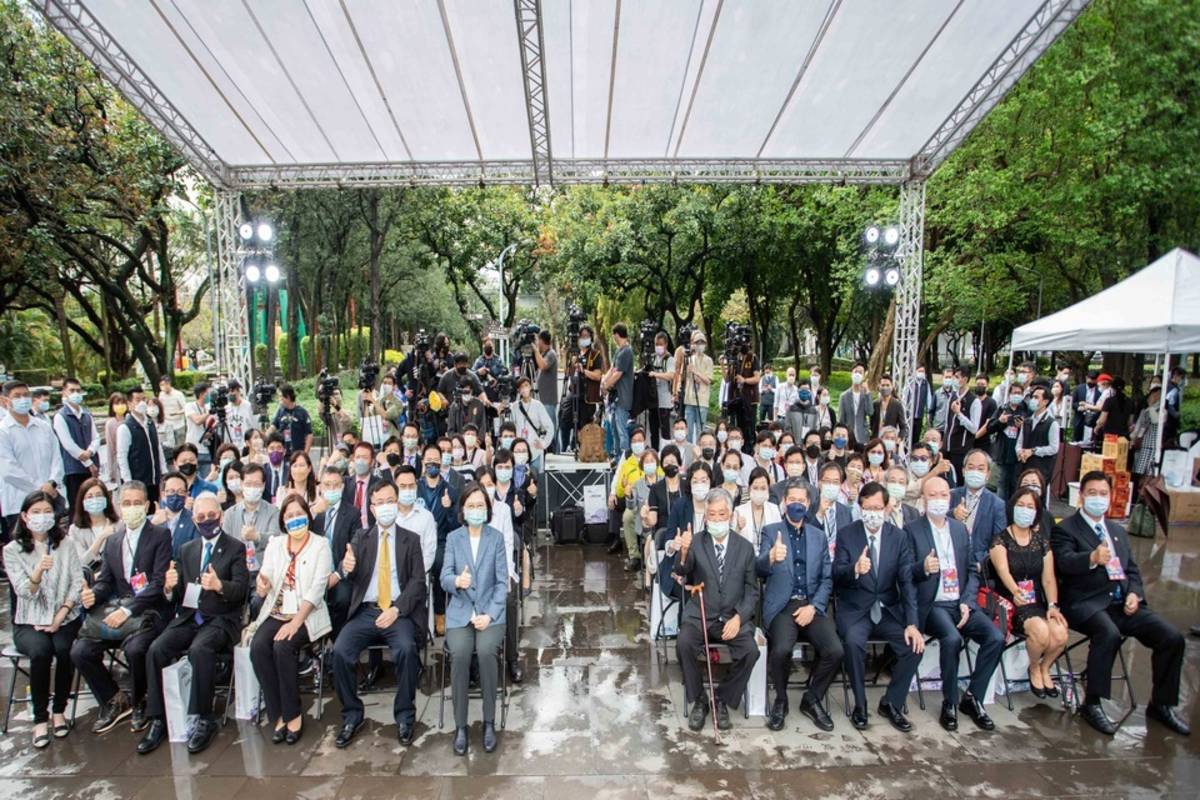 「中華民國111年廣播節慶祝活動」大合影 (主辦單位提供)