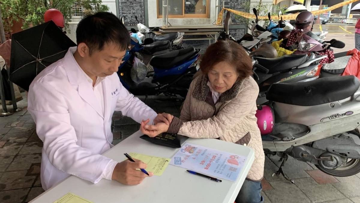 祥鶴中醫黃仲英醫師