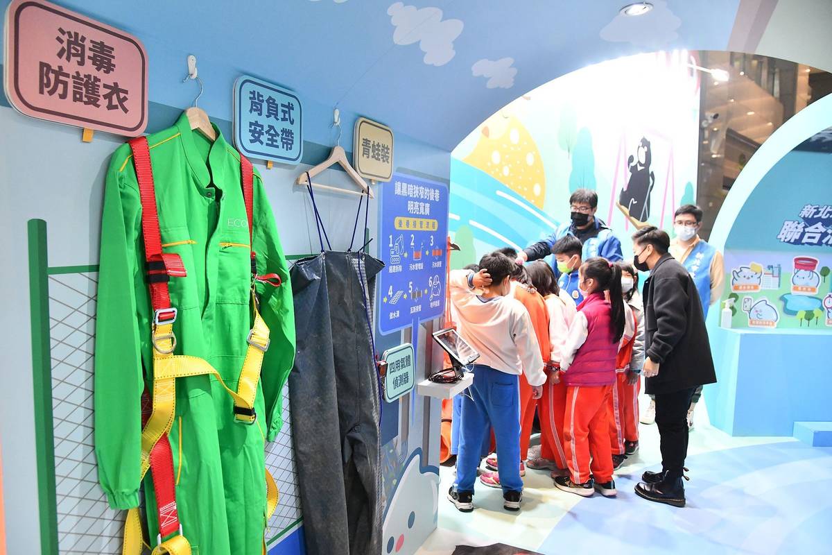 中央水管展示、東側體感互動及西側造景打卡牆三種展出主題