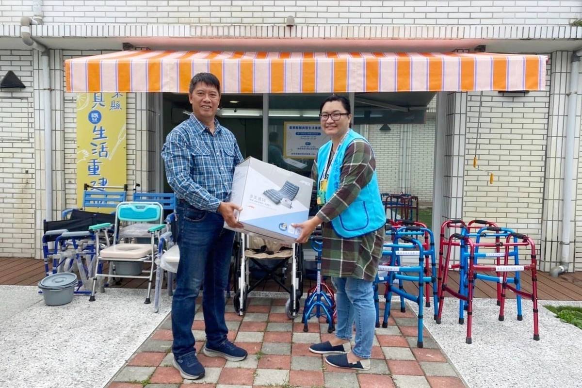 醫療器材業者號召同業合力捐贈臺東縣愛心輔具。