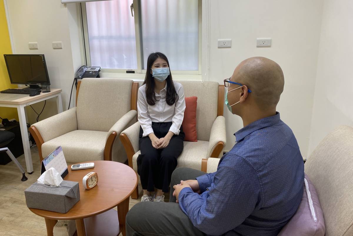 新北市與國北教大心理諮商暨健康促進中心合作，啟用「教師諮商輔導支持體系」，突為諮商示意畫面