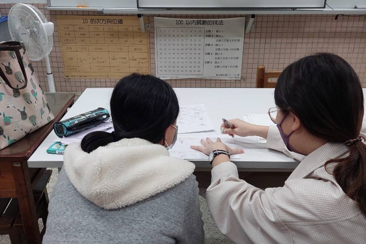 「北投送暖-就學服務」招募在地大學生為桃源國中弱勢生進行一對一課業輔導
