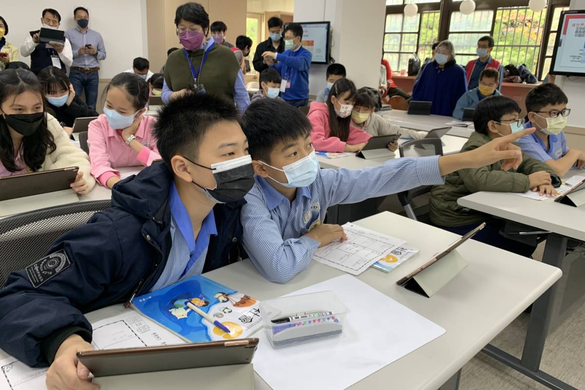 數位教學的課堂孩子有載具、學習單多元討論更加投入