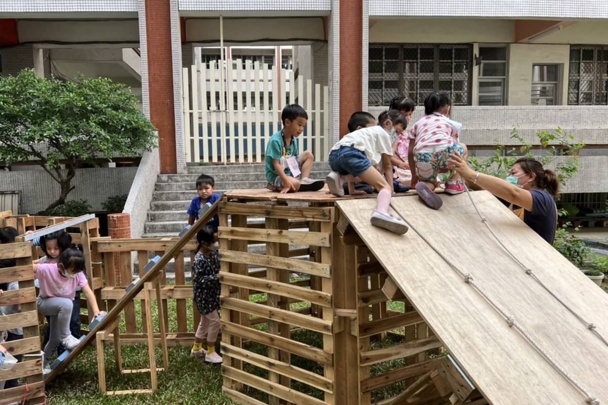 ­中山大學捐贈高雄二幼兒園遊具 展現學習成果