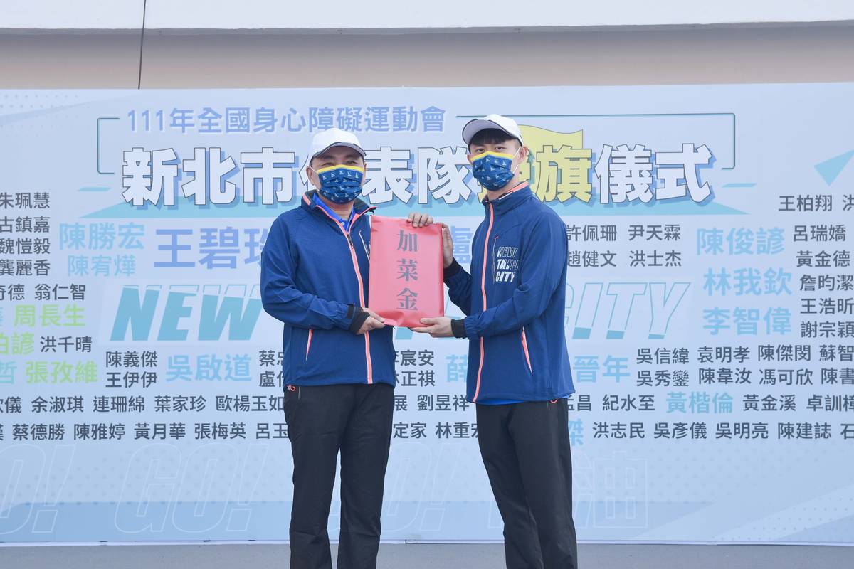市長特別致贈加菜金 游泳陳玠丞代表受贈
