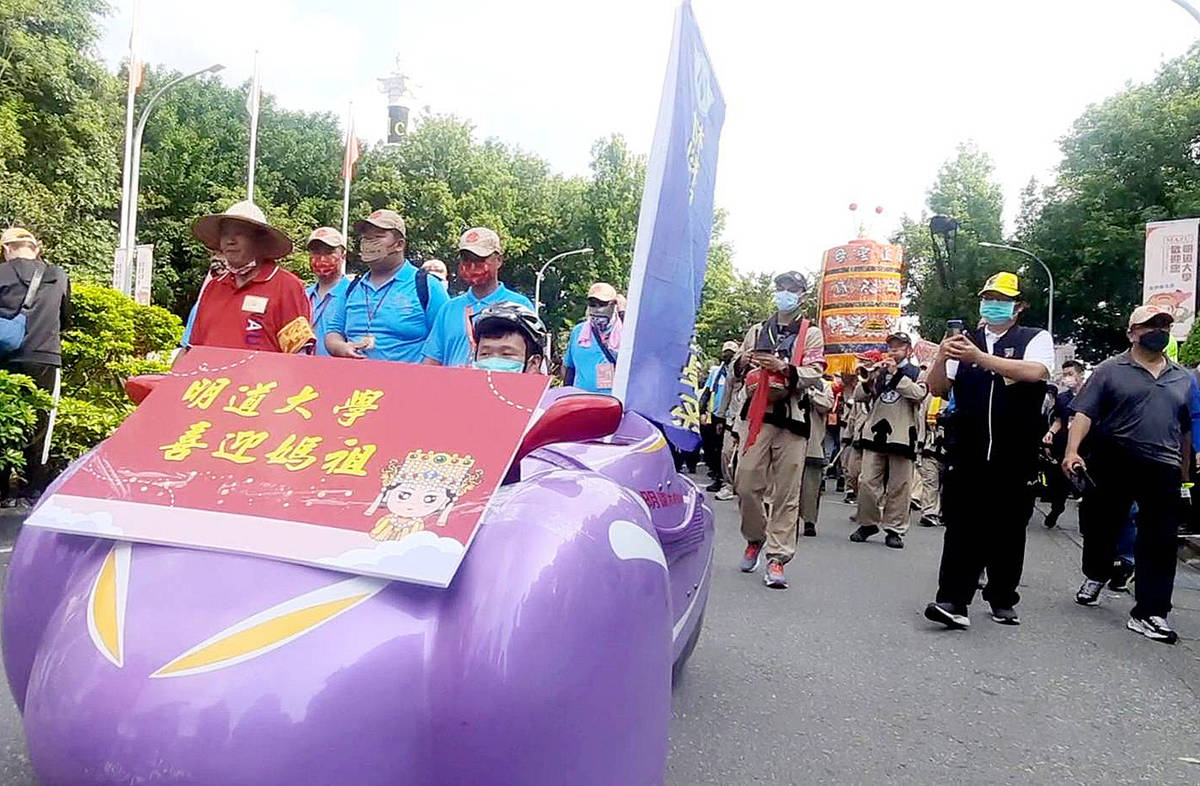 材料能源系以研發的氫能源車作為歡迎媽祖前導車