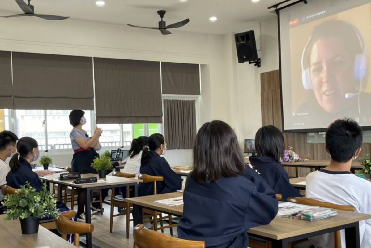 公館國中協助學生與外國學生視訊交流