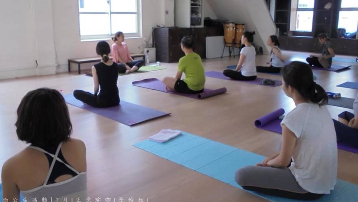 李怡如認為正念瑜珈有助於人們與身體做朋友(圖片來源：李怡如提供)