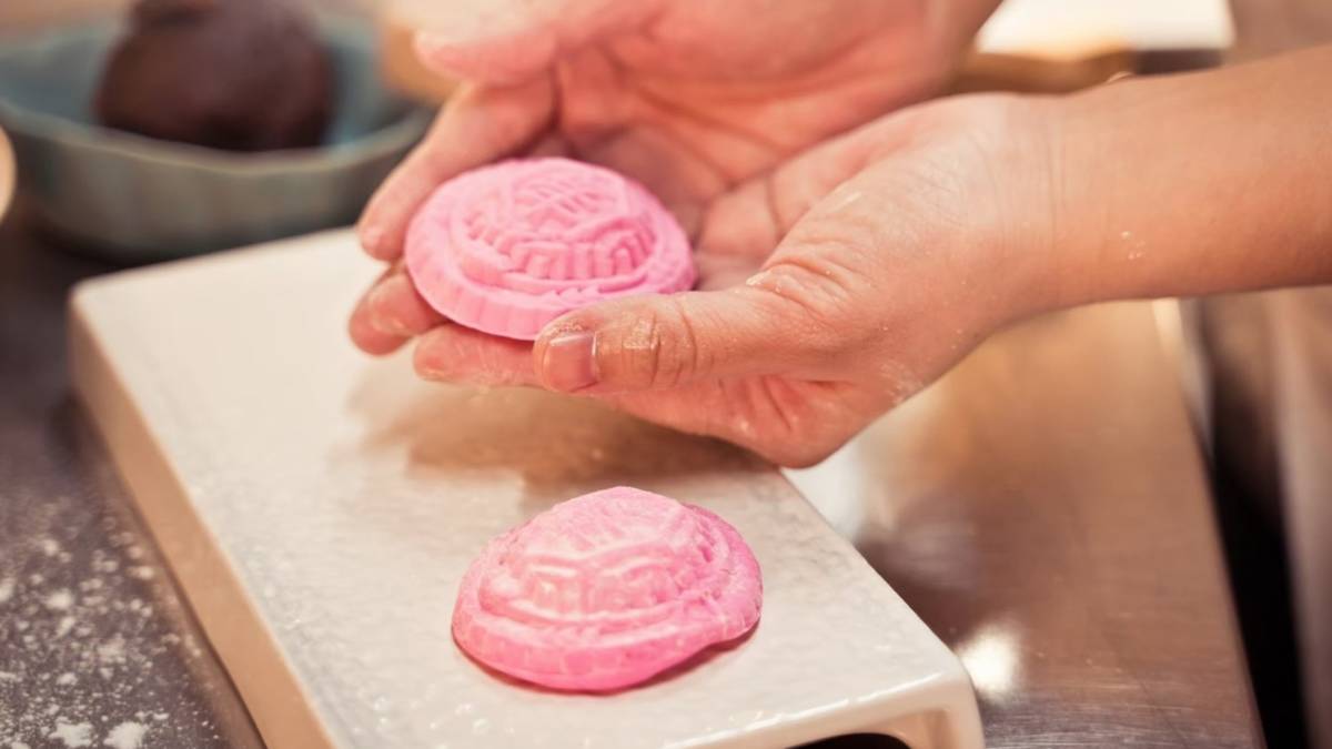 有春茶館將台灣味代表「紅龜粿」精緻化以吸引年輕族群(圖片來源：有春茶館提供)