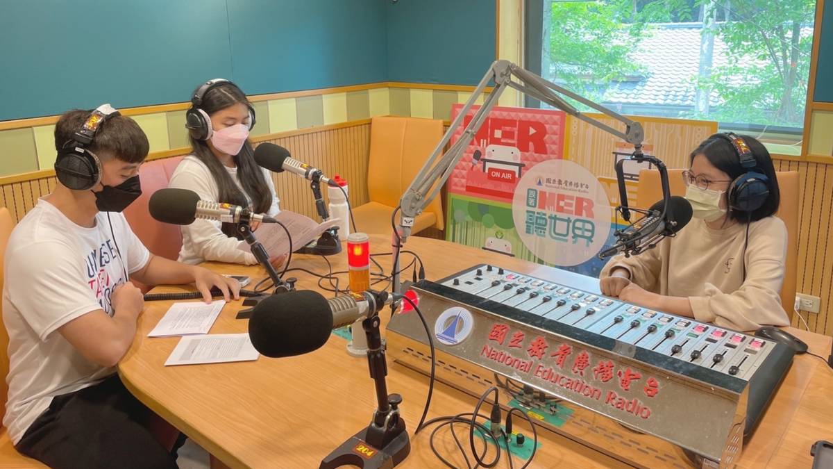 由左至右：威元、雅欣、立雅