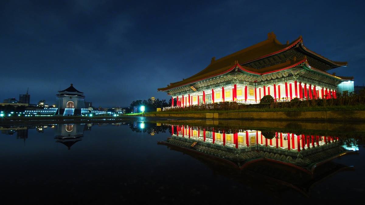 Taipei is a modern cosmopolitan metropolis with a lively and diversified face, filled with exuberance.