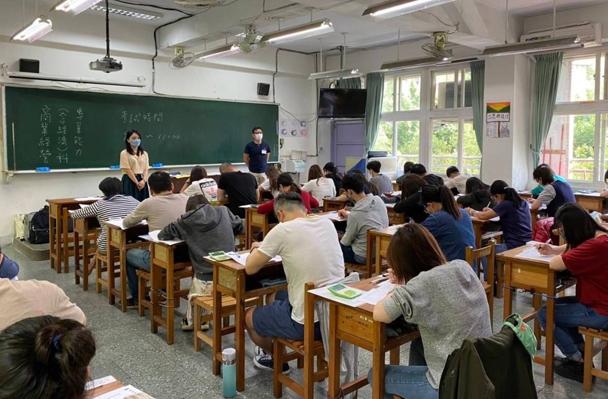 111學年度新北市高中教師聯合甄選初試登場