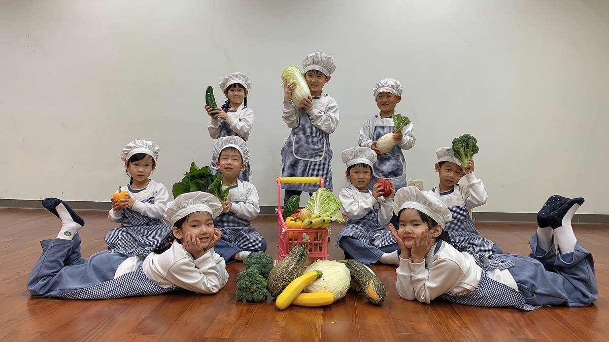 花蓮慈幼小蔬童合影