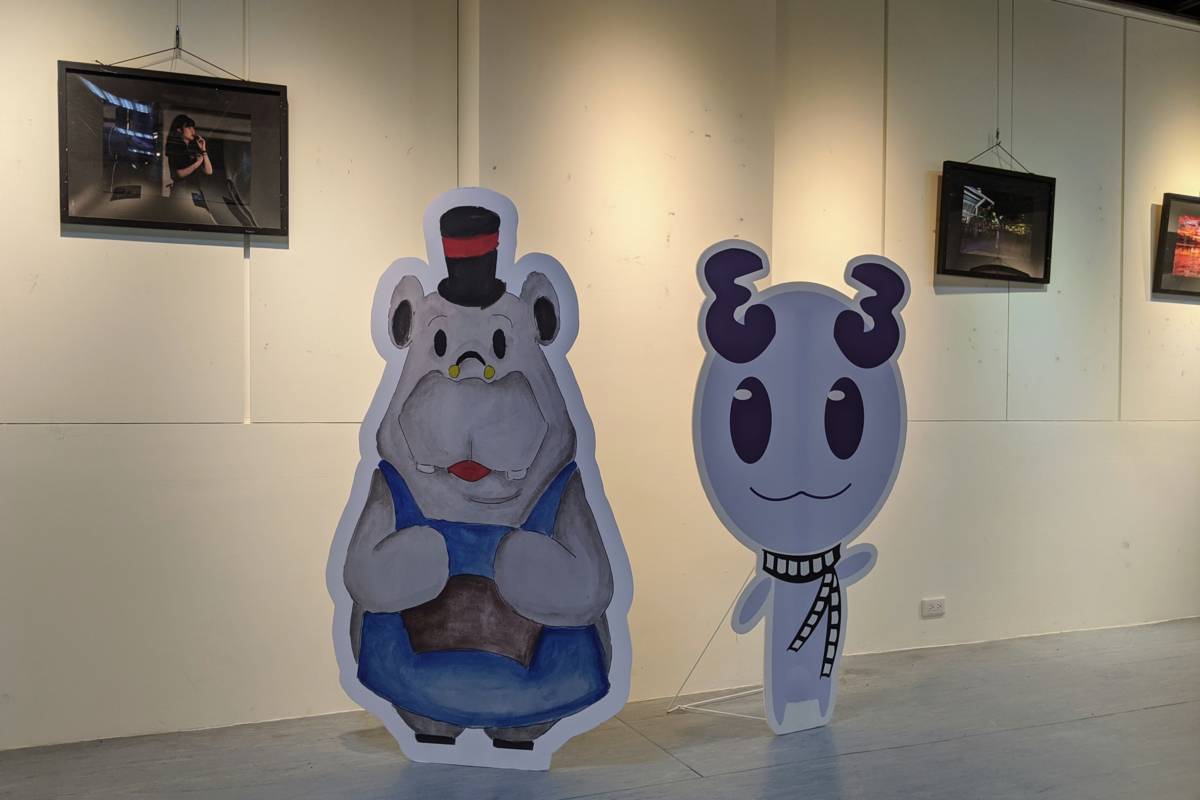 普林思頓高中「第三屆學生文藝青春聯展」展出平面設計、漫畫、卡通人形立牌等精彩作品