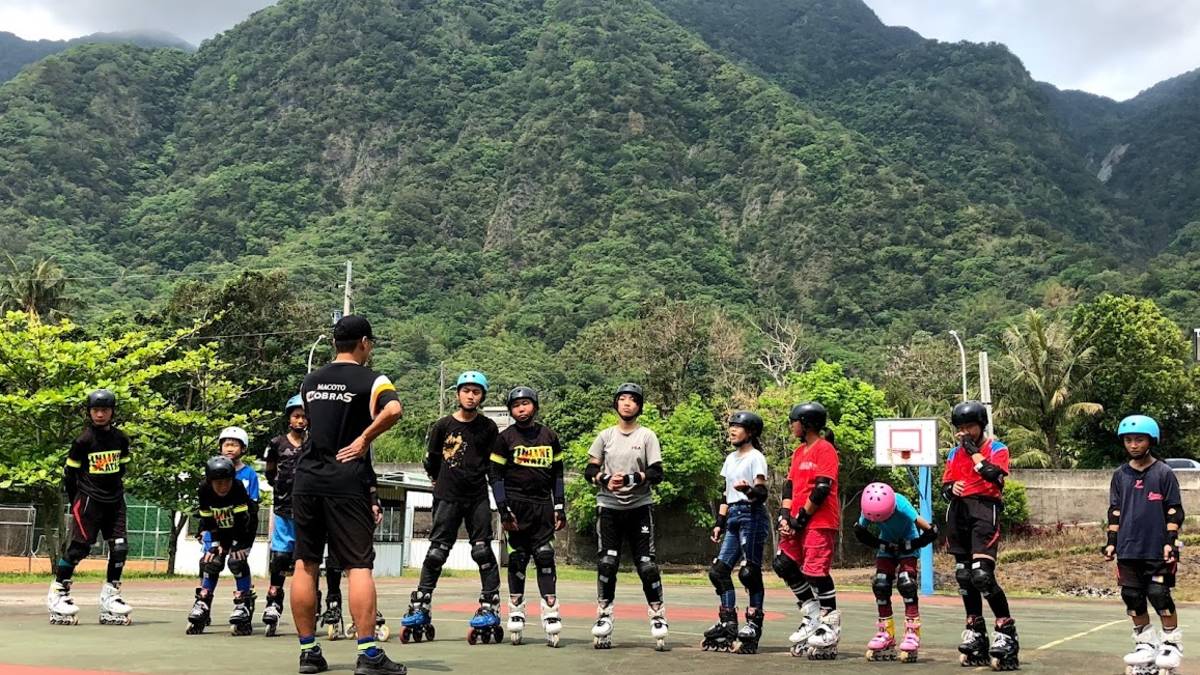 信義國小直排輪隊路溜前準備