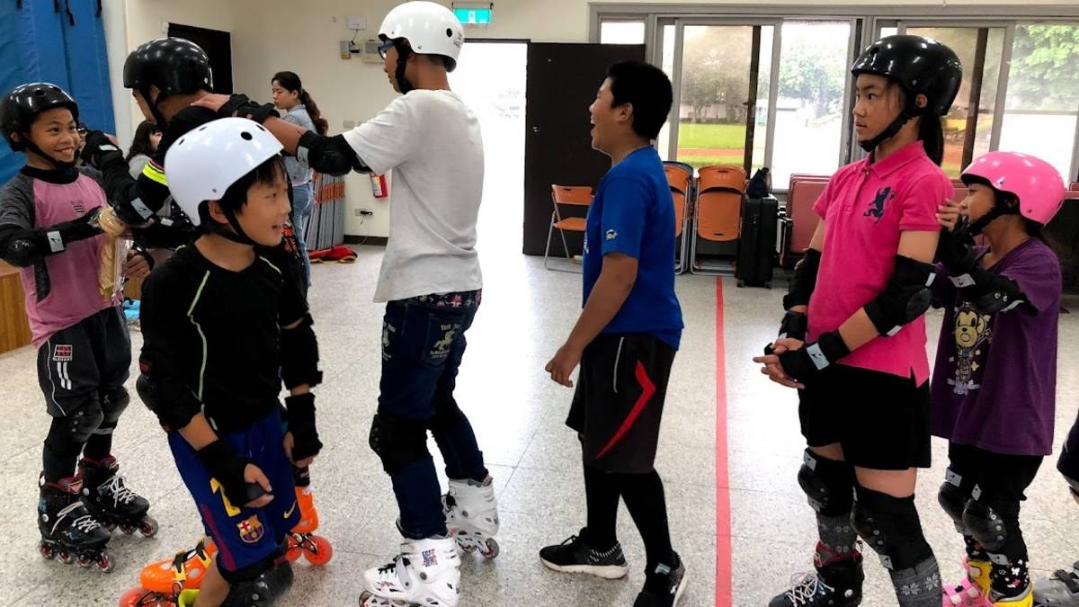 信義國小直排輪隊室內練習