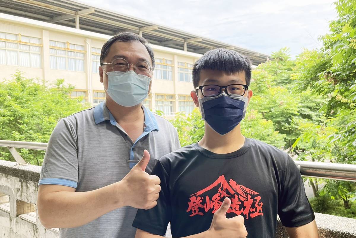 泰山高中林郁璋同學(右二)錄取國立臺灣科技大學資訊工程系
