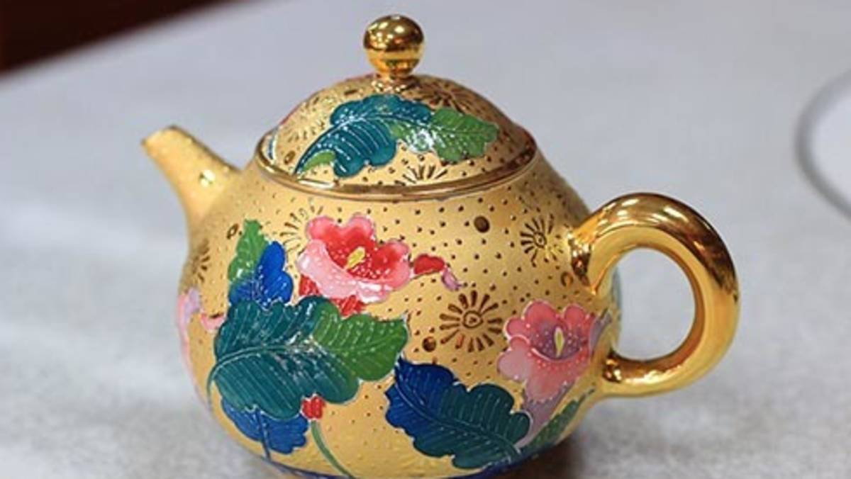 張美雲_盛花茗壺2015法華陶瓷.jpg