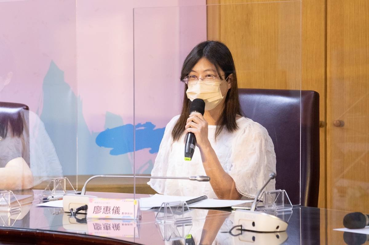 高雄市立大仁國中數學教師廖惠儀解析111年國中教育會考數學科的生活情境題。