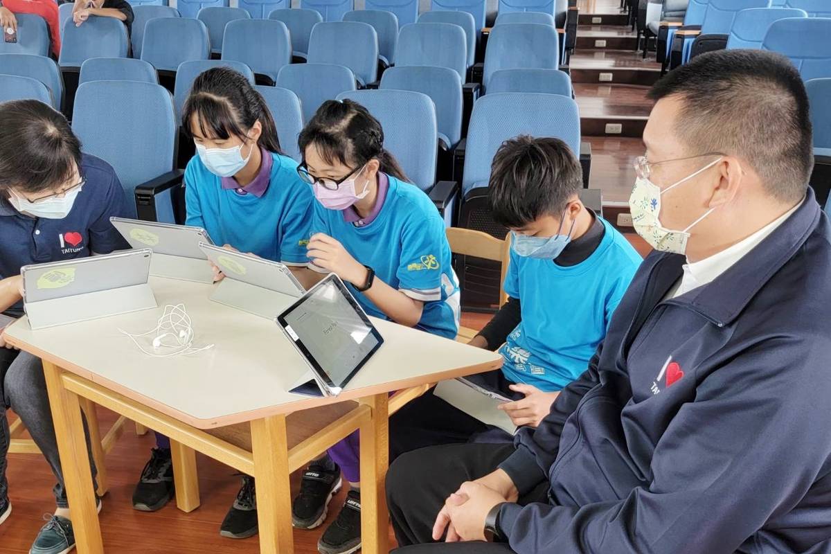 因應疫情發展，臺東縣教育處自去年積極籌備遠距教學設備，預計6月將再購置7000臺平板電腦，設備供應無虞。