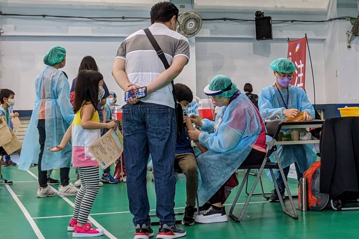 臺北市兒童BNT疫苗開打，接種意願比例約5成