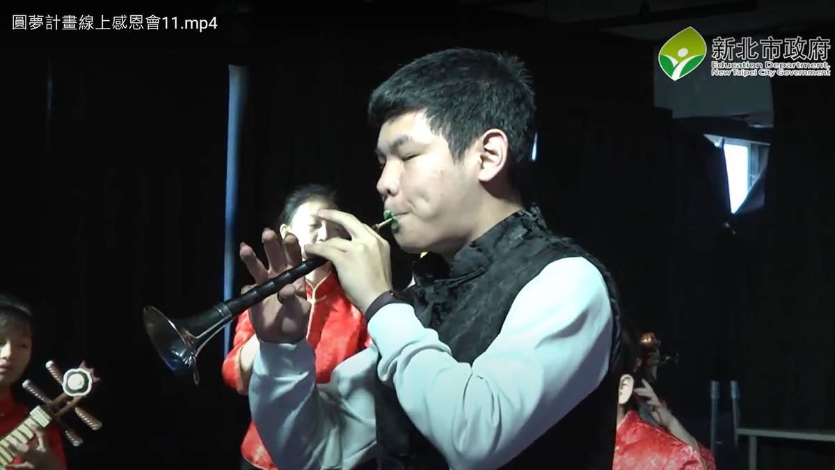 深坑國中陳俊志同學與國樂社合奏感恩基金會的栽培