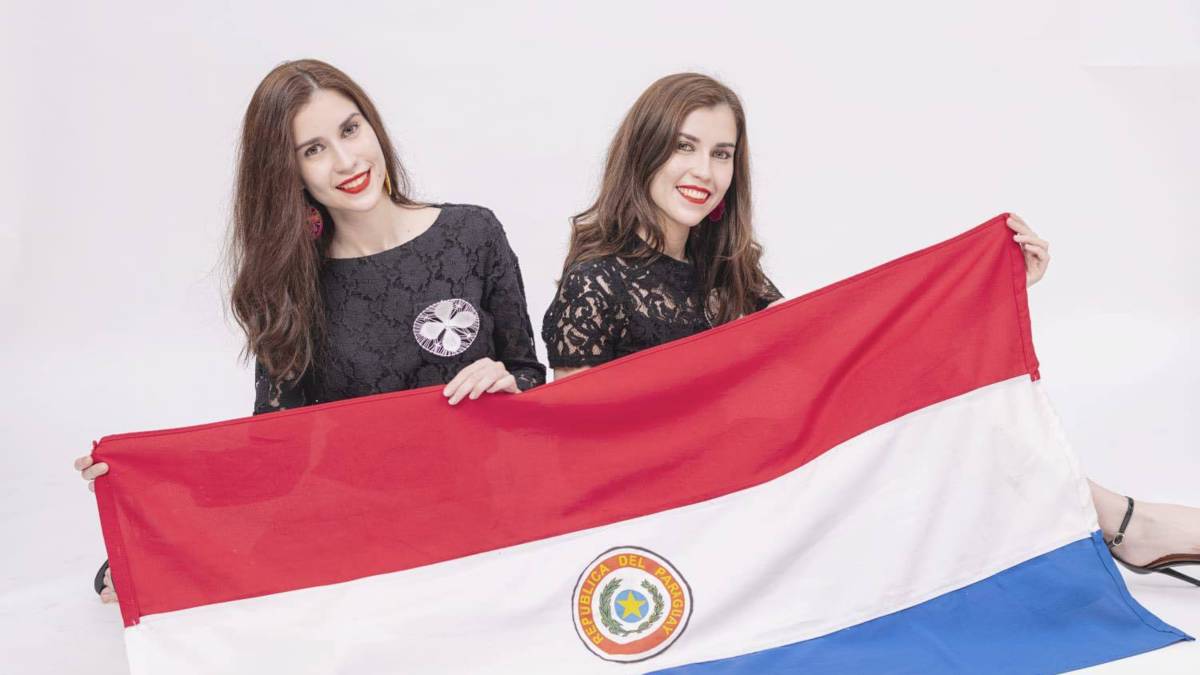 The beautiful and talented twins Pili and Maria~ 