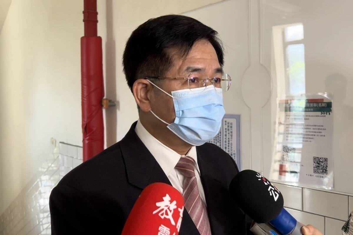針對臺首大停辦，教育部潘文忠部長表示，將維護學生和教職員權益
