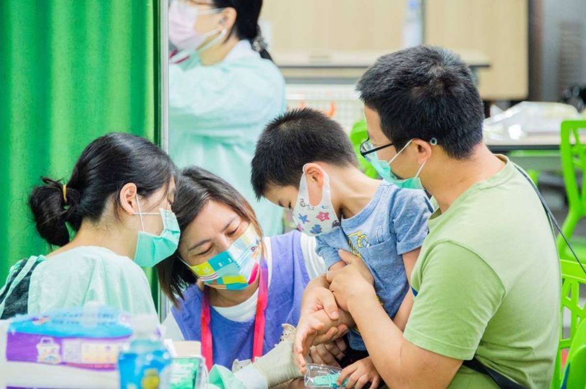 北市5-11歲兒童疫苗接種率達56%(圖片來源:北市教育局臉書專頁)