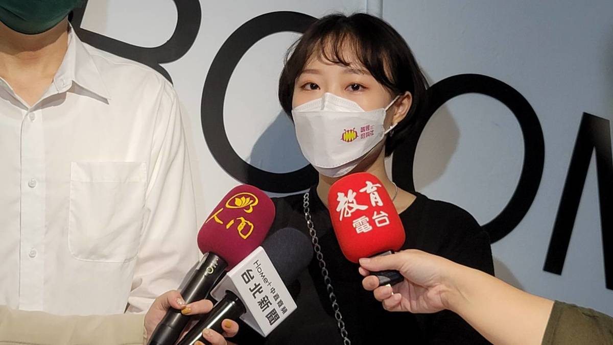 畢展總籌方宜瑄表示，以跨域整合呈現平面、室內設計、設計產品與多媒體作品