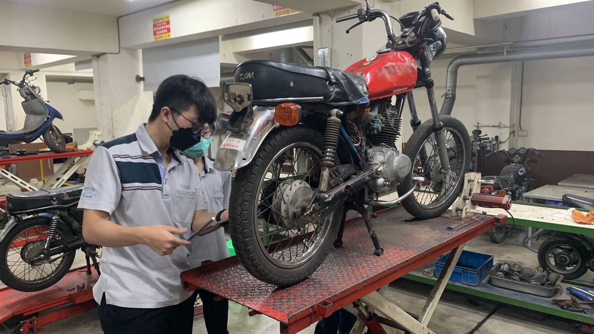 新北高工汽車科電動機車基礎實習