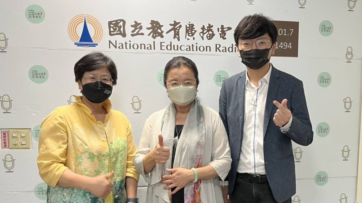 田委員擔任節目來賓與黃臺長及主持人蘇哥哥合影