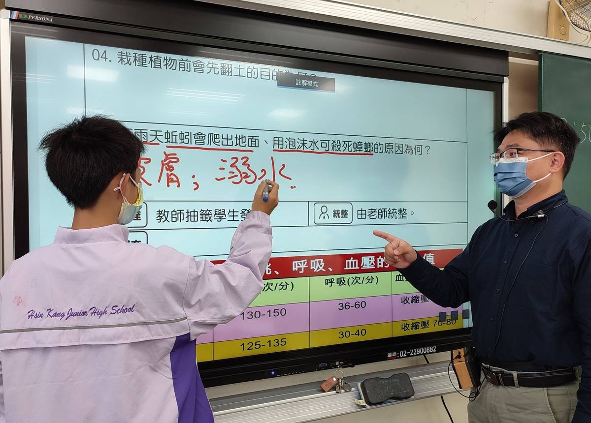 林家弘的課堂強調以學生為主體，從學生的需求出發，重點是要讓學生聽得懂