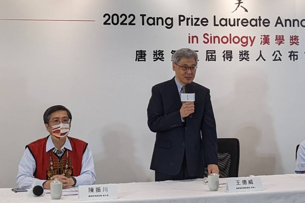 評選委員會召集人王德威院士說明漢學獎得主羅森教授的研究貢獻