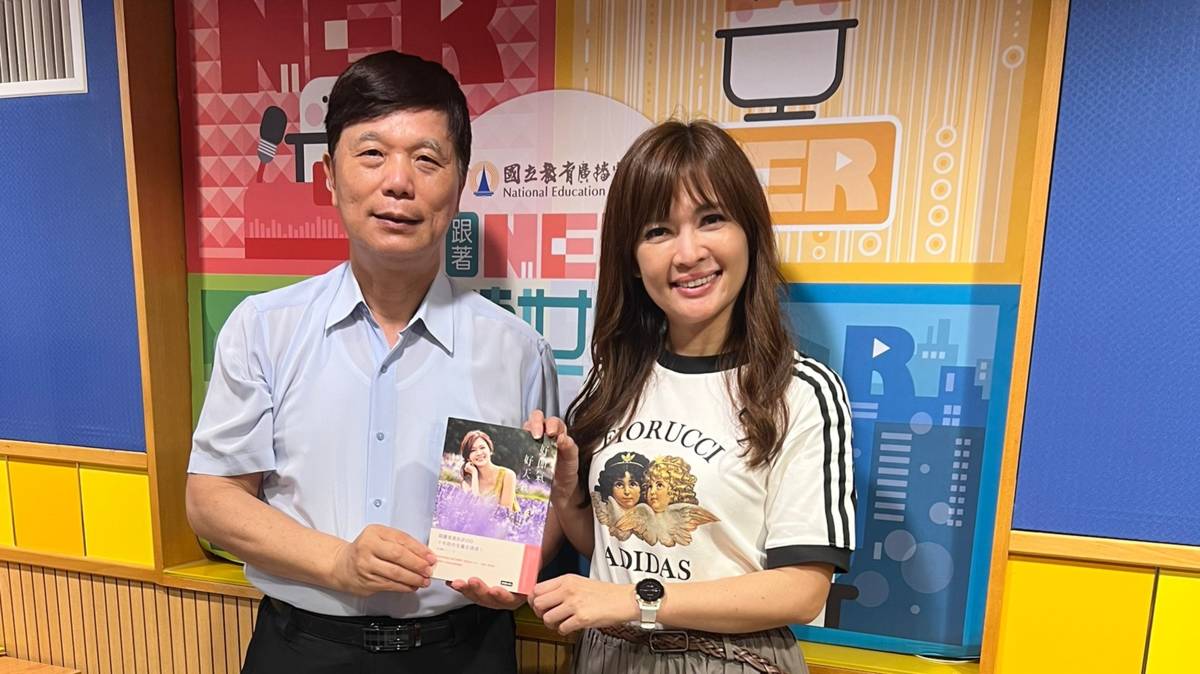 淑麗主播與郭校長合影_2